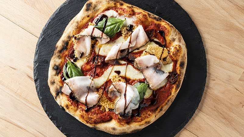 0044_pizza-affumicato-confit-balsamico-grana-3733_16_9